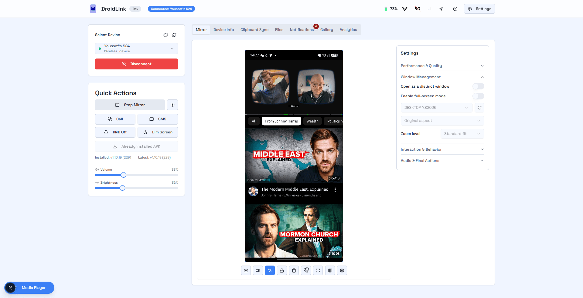 DroidLink mirror view showing a phone screen embedded in the desktop app